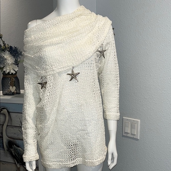 A.k.A los angels Sweaters - Chic Off-Shoulder Cream Sweater with Star Accents VINTAGE! Size large